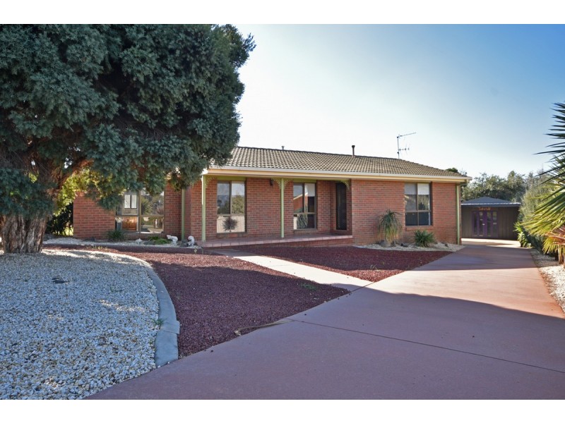 27 Mockridge Drive, Kangaroo Flat VIC 3555