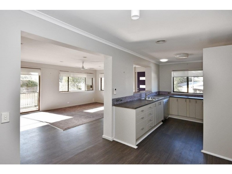 27 Mockridge Drive, Kangaroo Flat VIC 3555