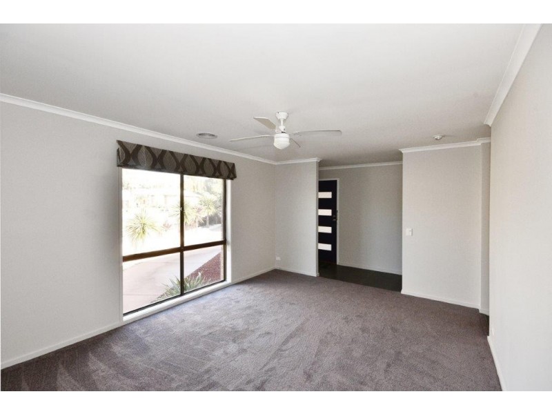 27 Mockridge Drive, Kangaroo Flat VIC 3555