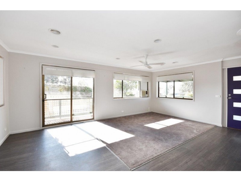 27 Mockridge Drive, Kangaroo Flat VIC 3555