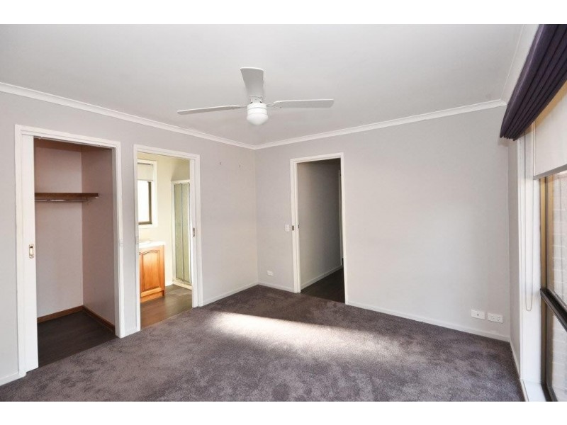 27 Mockridge Drive, Kangaroo Flat VIC 3555