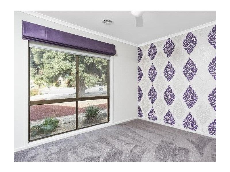 27 Mockridge Drive, Kangaroo Flat VIC 3555