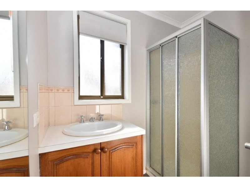 27 Mockridge Drive, Kangaroo Flat VIC 3555