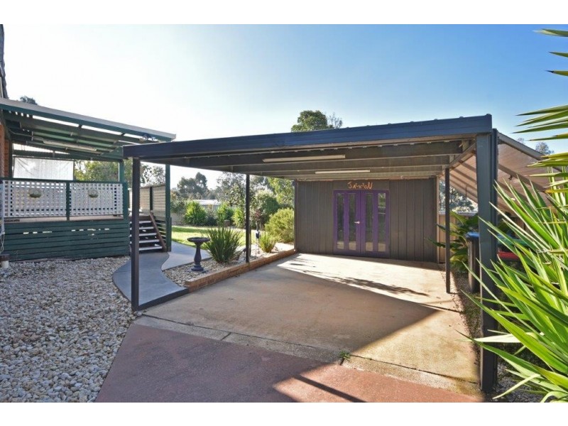 27 Mockridge Drive, Kangaroo Flat VIC 3555