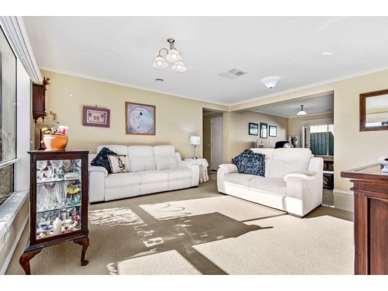 8 Janelle Drive, Maiden Gully VIC 3551