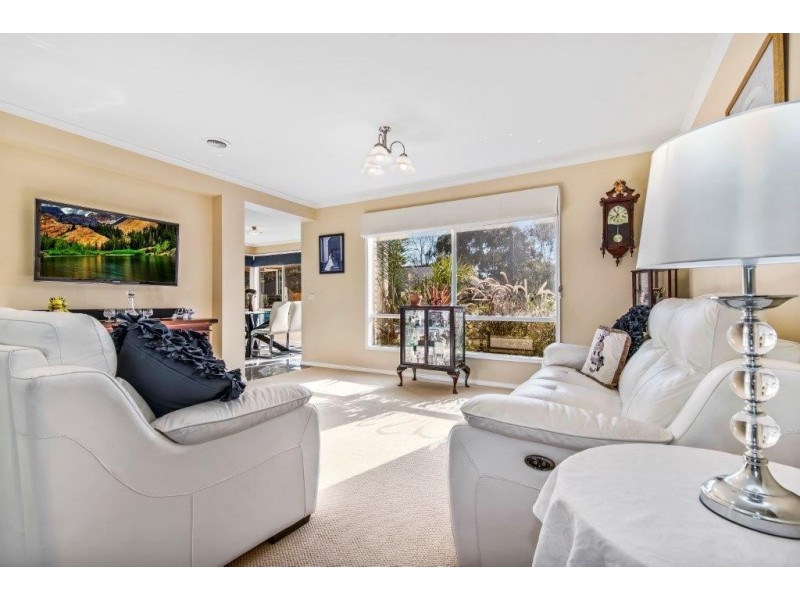 8 Janelle Drive, Maiden Gully VIC 3551