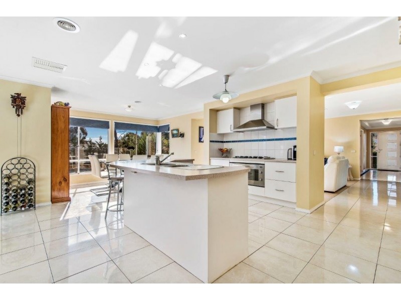 8 Janelle Drive, Maiden Gully VIC 3551