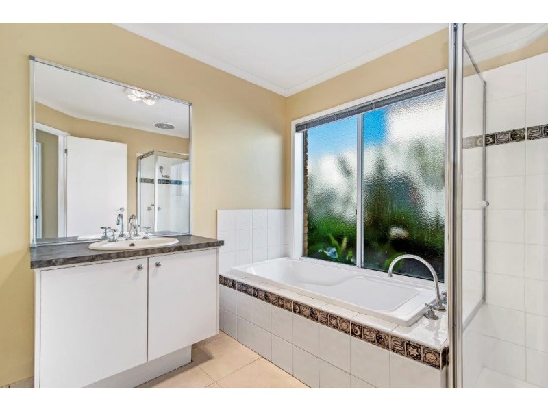 8 Janelle Drive, Maiden Gully VIC 3551