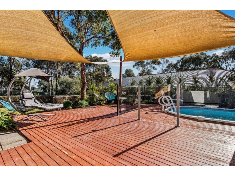 8 Janelle Drive, Maiden Gully VIC 3551