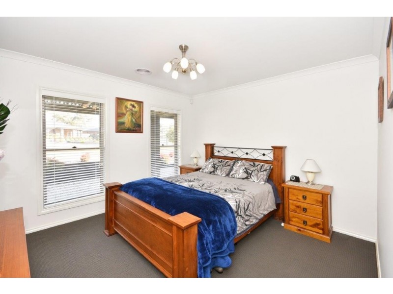 2 Autumn Close, Huntly VIC 3551