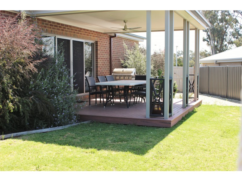 2 Autumn Close, Huntly VIC 3551