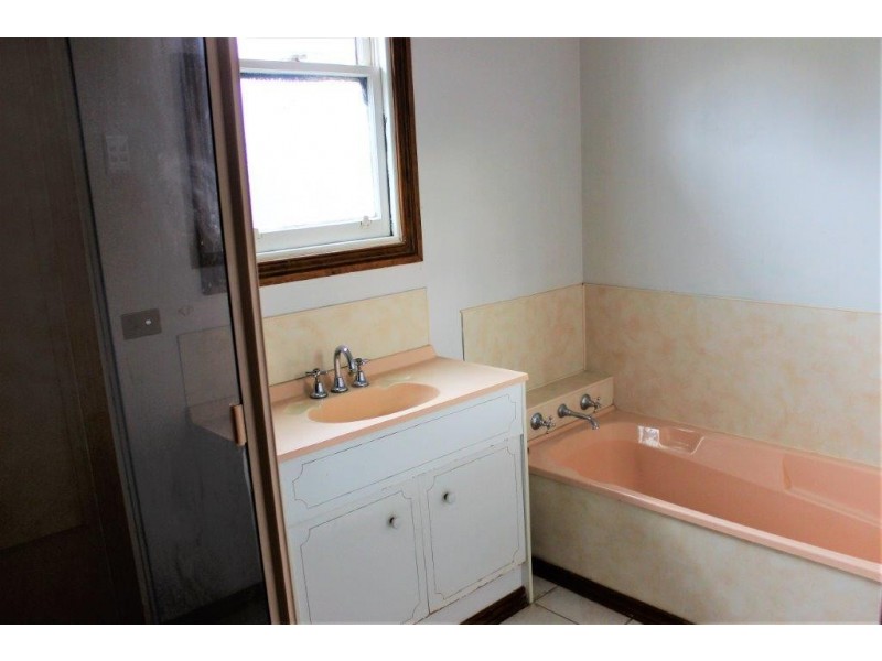 18 Speciman Hill Road, Golden Square VIC 3555