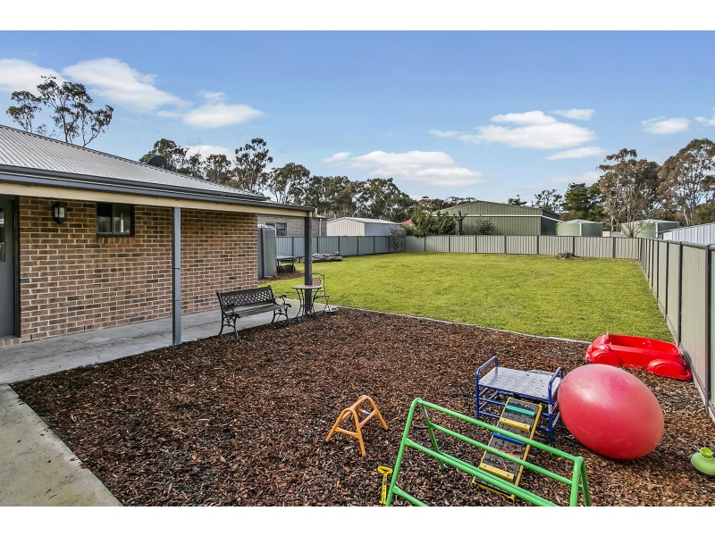 5 Redgum Court, Heathcote VIC 3523