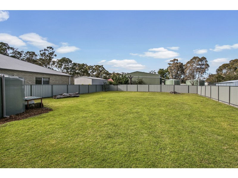 5 Redgum Court, Heathcote VIC 3523