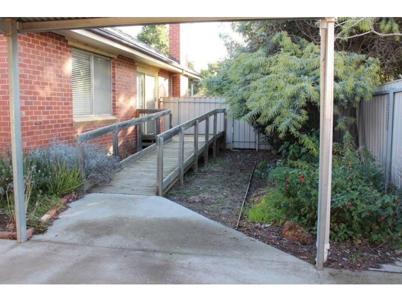 197 High Street, Kangaroo Flat VIC 3555