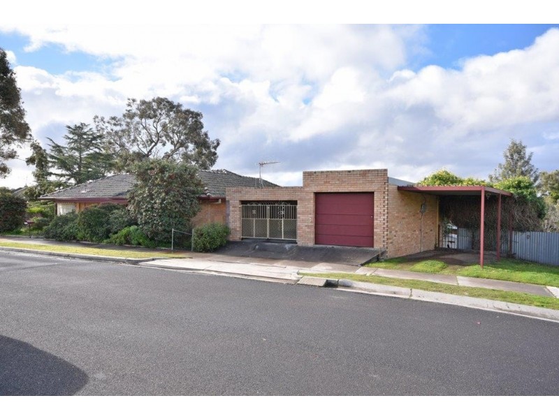 40 Putnam Avenue, Strathdale VIC 3550