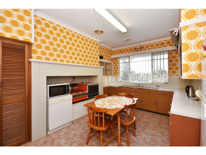 40 Putnam Avenue, Strathdale VIC 3550