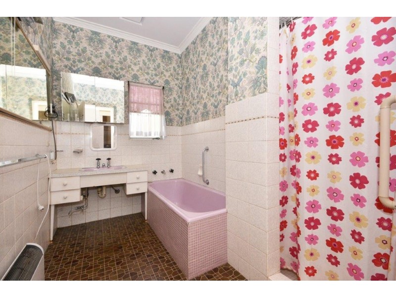 40 Putnam Avenue, Strathdale VIC 3550