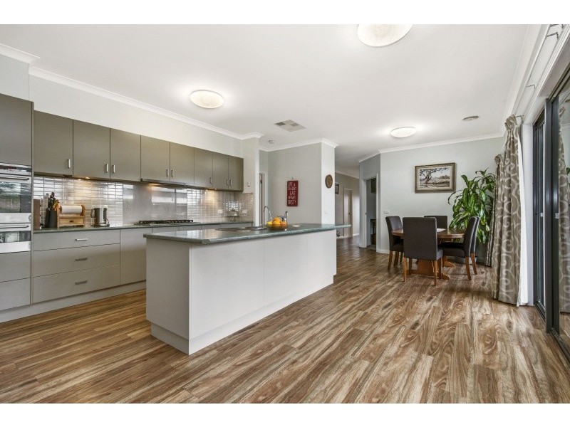 35 Amara Way, Kangaroo Flat VIC 3555