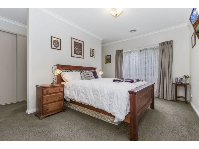 35 Amara Way, Kangaroo Flat VIC 3555