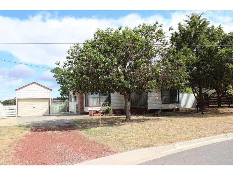 42 Cunneen Street, Long Gully VIC 3550