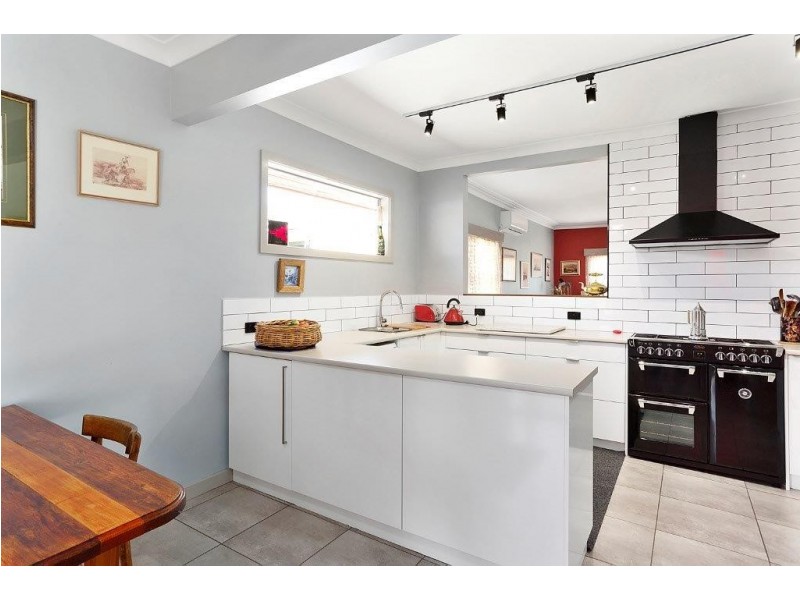 16 Neil Street, Kangaroo Flat VIC 3555