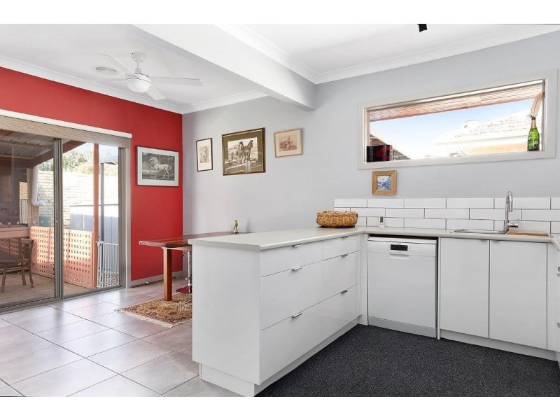 16 Neil Street, Kangaroo Flat VIC 3555