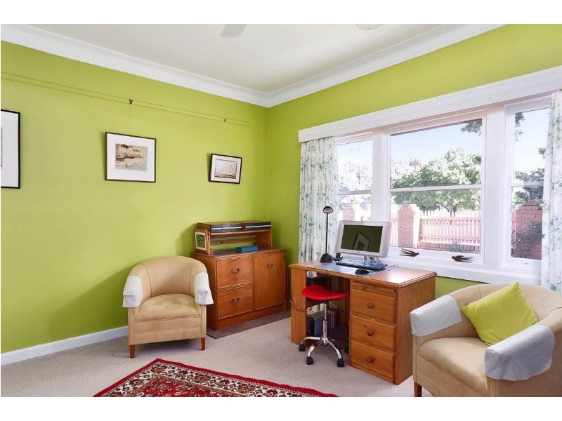 16 Neil Street, Kangaroo Flat VIC 3555