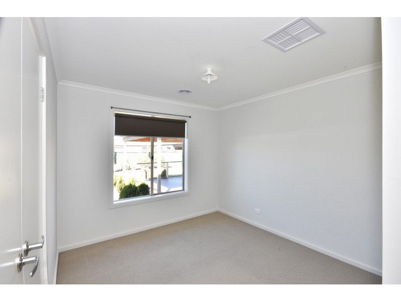 242 Station Street, Ascot VIC 3551