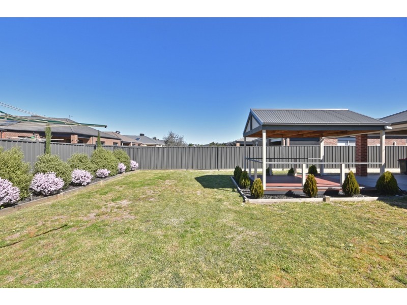 242 Station Street, Ascot VIC 3551