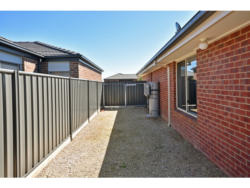 242 Station Street, Ascot VIC 3551