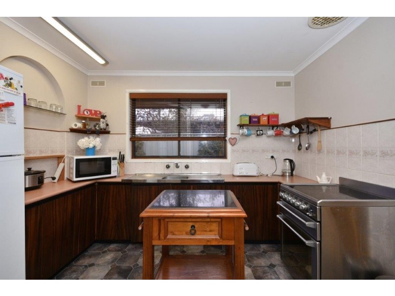110 Crusoe Road, Kangaroo Flat VIC 3555