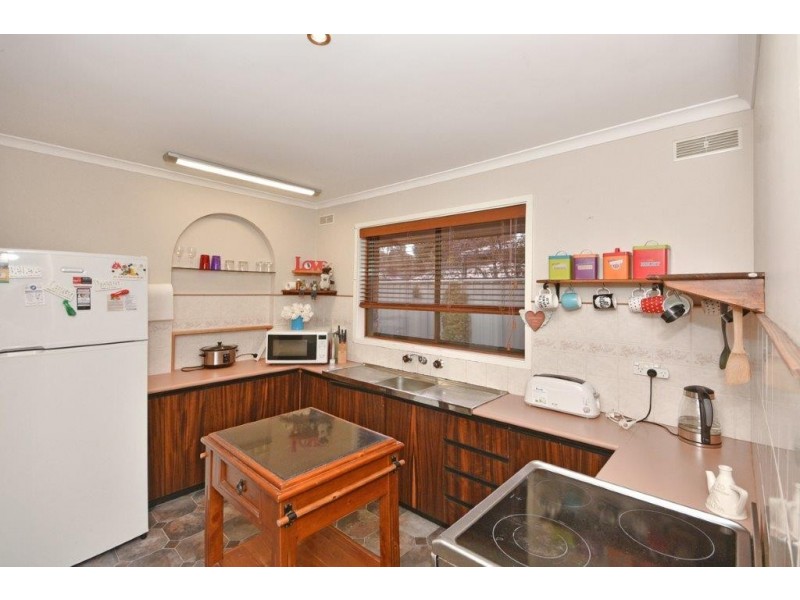 110 Crusoe Road, Kangaroo Flat VIC 3555