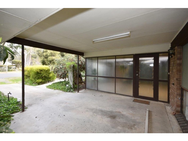 110 Crusoe Road, Kangaroo Flat VIC 3555