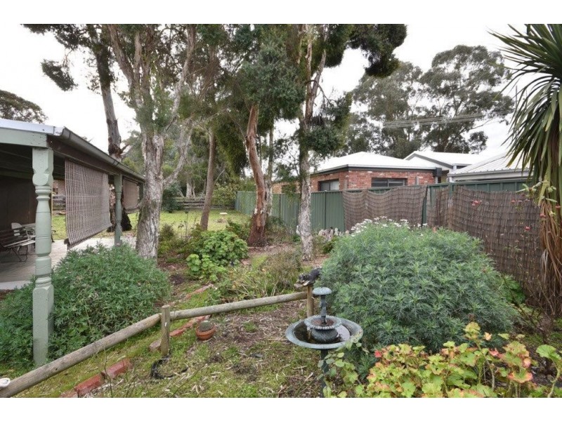 110 Crusoe Road, Kangaroo Flat VIC 3555