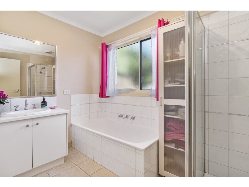 16 Prouses Road, North Bendigo VIC 3550