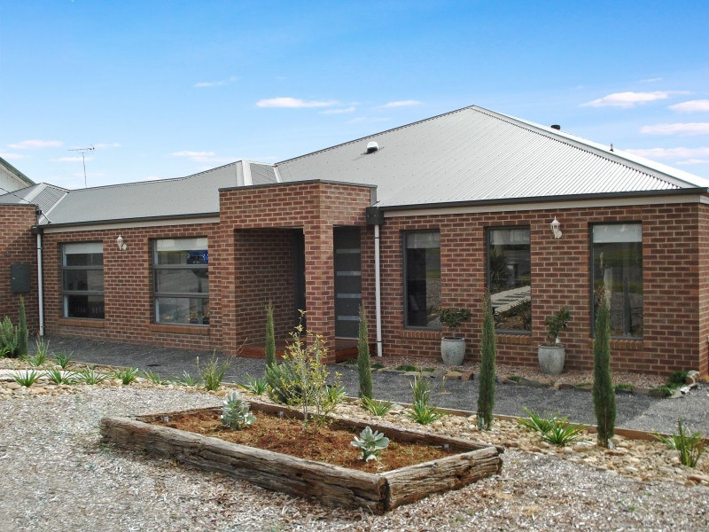 20 View Street, Charlton VIC 3525