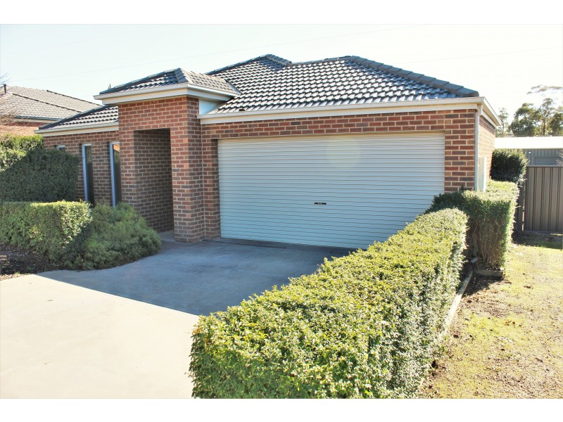 16 Soldatos Drive, Golden Square VIC 3555