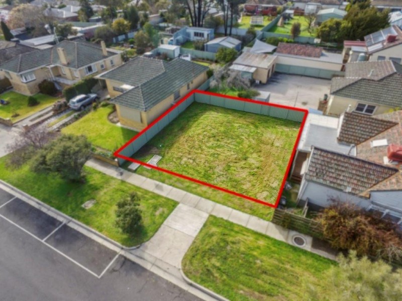 16 Thompson Crescent, Kennington VIC 3550