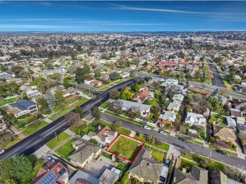 16 Thompson Crescent, Kennington VIC 3550