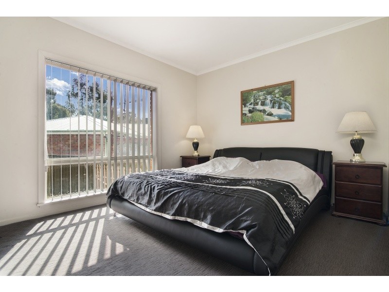 16 Yarunga Drive, Kangaroo Flat VIC 3555