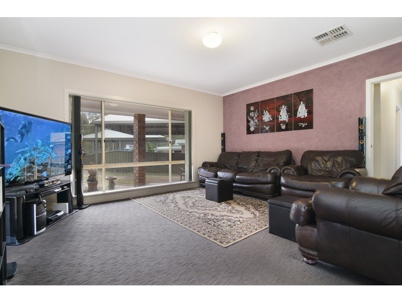 16 Yarunga Drive, Kangaroo Flat VIC 3555
