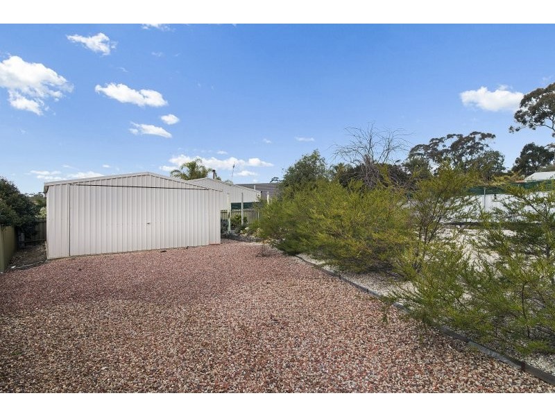 16 Yarunga Drive, Kangaroo Flat VIC 3555