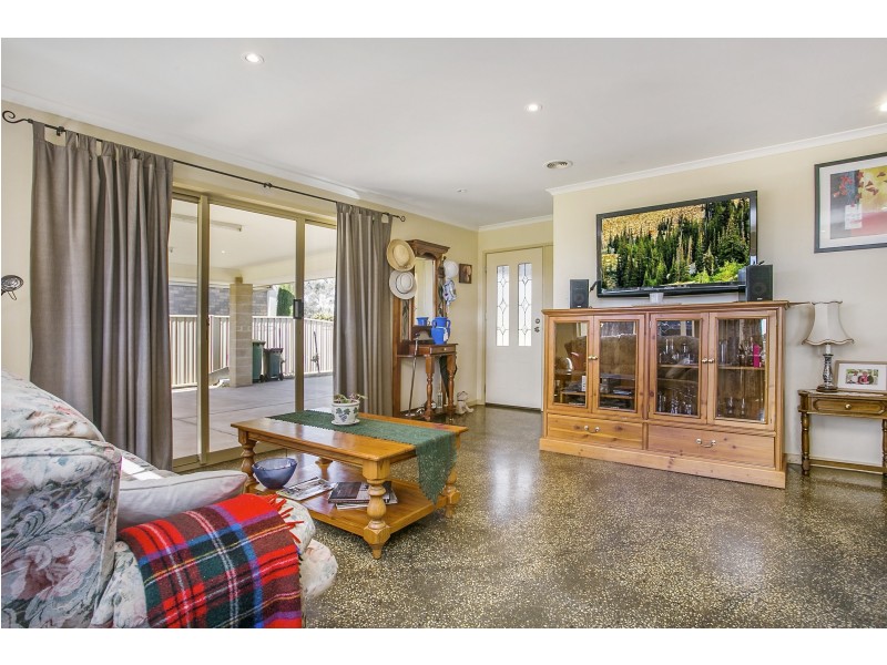 6 Dingee Road, Rochester VIC 3561