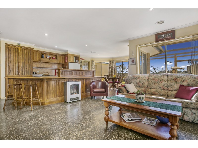 6 Dingee Road, Rochester VIC 3561
