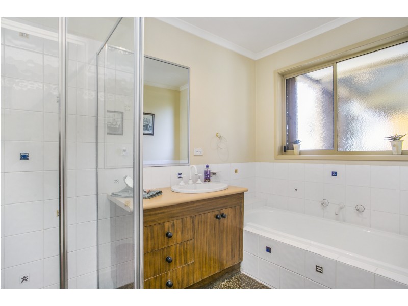 6 Dingee Road, Rochester VIC 3561