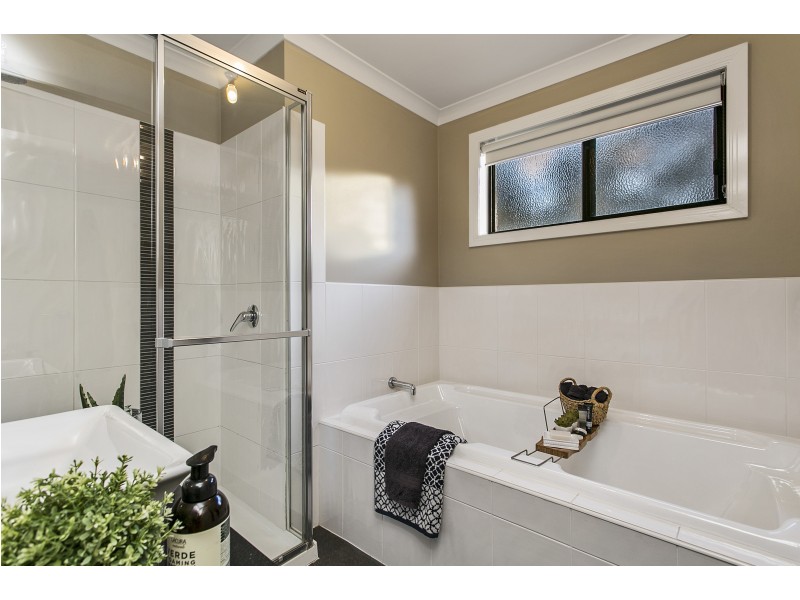 13 Federation Terrace, Kennington VIC 3550