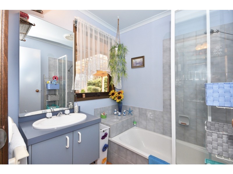 38 Crusoe Road, Kangaroo Flat VIC 3555