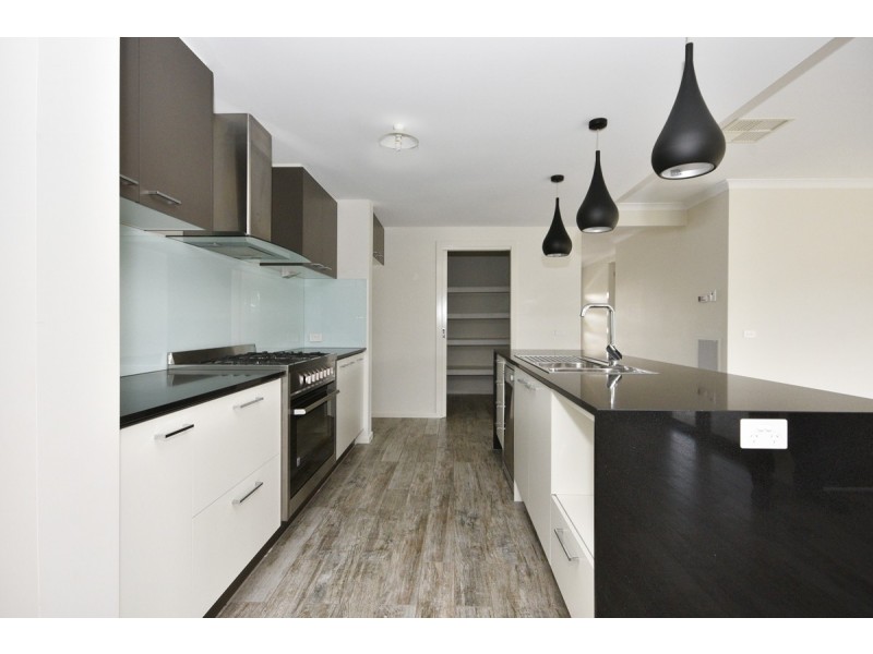 4 Oakbank Place, Marong VIC 3515