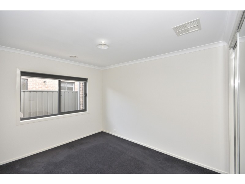 4 Oakbank Place, Marong VIC 3515